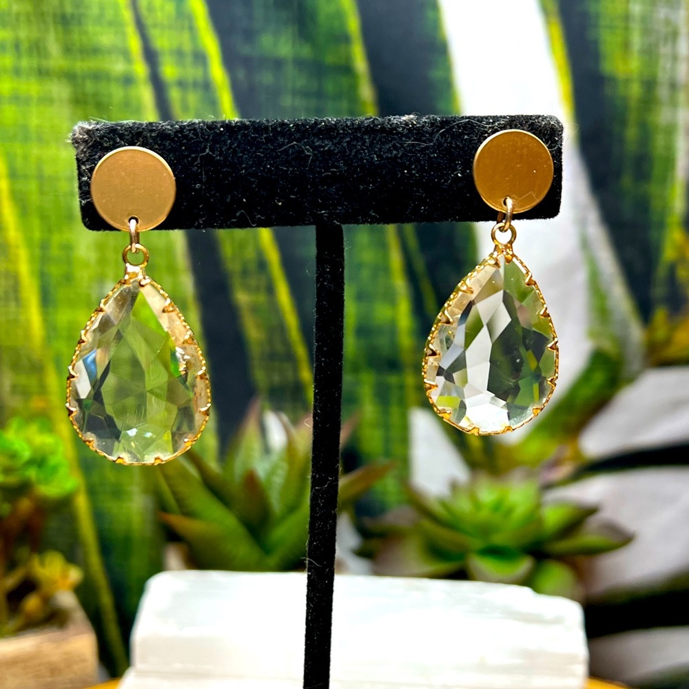 VTG|  Glass Crystal Tear Drop Earrings ✨